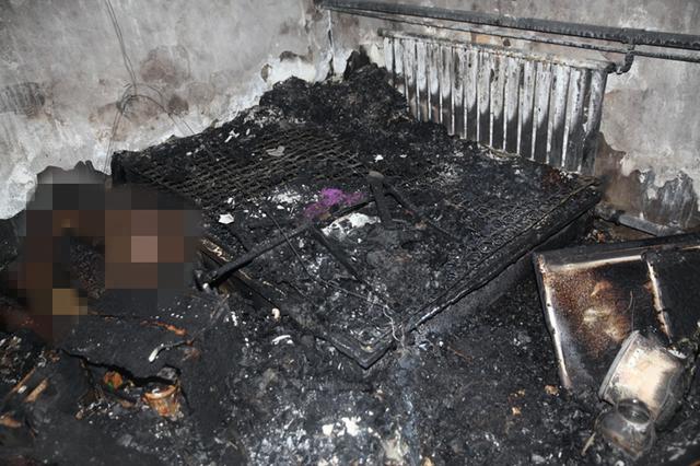 90后夫妻夜晚为快递车电池充电引发爆炸双双遇难，快俩月了后事难处理，快递公司：不是我们员工